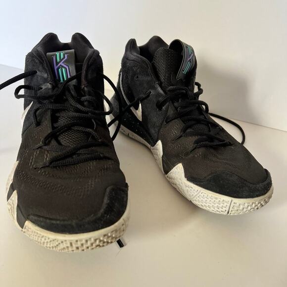 Nike Kyrie 4, men’s size 8 1/2 basketball shoes, black